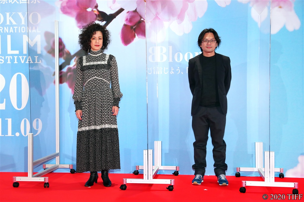 第33回 東京国際映画祭(TIFF) オープニングセレモニー レッドカーペットアライバル (映画『カム・アンド・ゴー』は、リム・カーワイ監督、渡辺真起子)