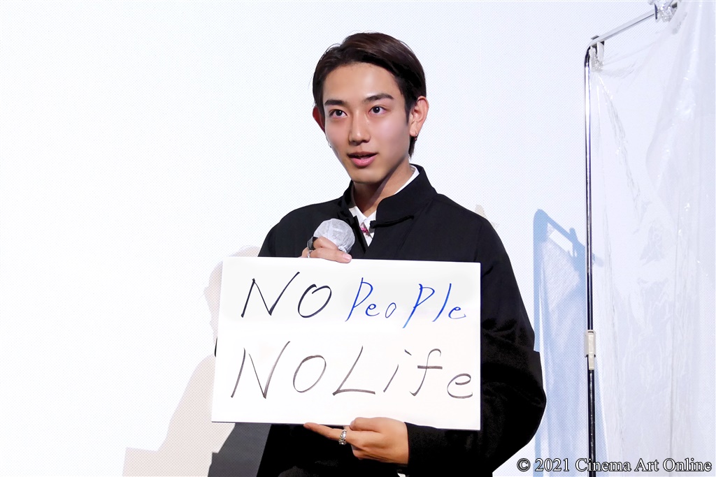 【写真】映画『NO CALL NO LIFE』完成披露上映会舞台挨拶 (駒木根葵汰「NO PEOPLE NO LIFE」)