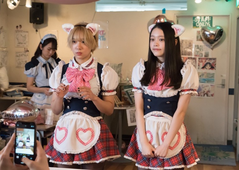 映画『ベイビーわるきゅーれ』公開初日舞台挨拶 レポート 髙石あかり、本宮泰風、三元雅芸、秋谷百音、飛永翼、大水洋介、阪元裕吾監督 登壇 