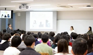 【写真】映画『早乙女カナコの場合は』目白大学公開講座 (児玉美月、登山里紗)