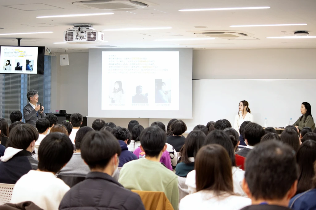 【写真】映画『早乙女カナコの場合は』目白大学公開講座 (児玉美月、登山里紗)