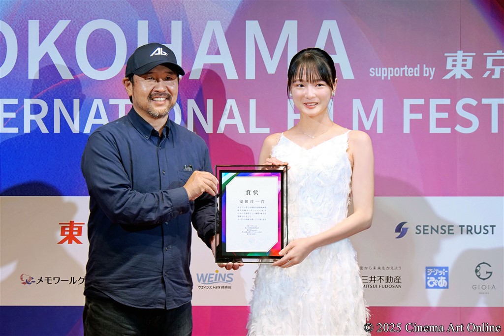 第3回 横浜国際映画祭 クロージングパーティー 東京彼女presents 新人女優公開オーディション2025 安田淳一賞受賞者 (萩野桜、審査員・安田淳一監督)