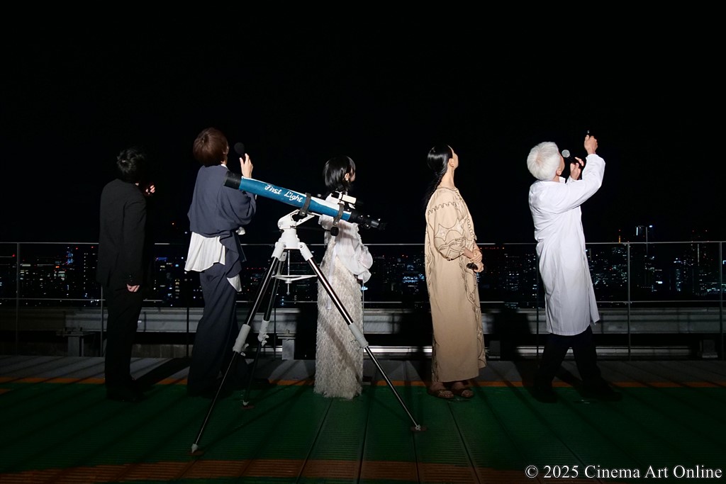 【写真】映画『この夏の星を見る』星空観測会イベント@新宿バルト9 屋上ヘリポート (桜田ひより、水沢林太郎、中野有紗、山元環監督、岡村典夫先生)