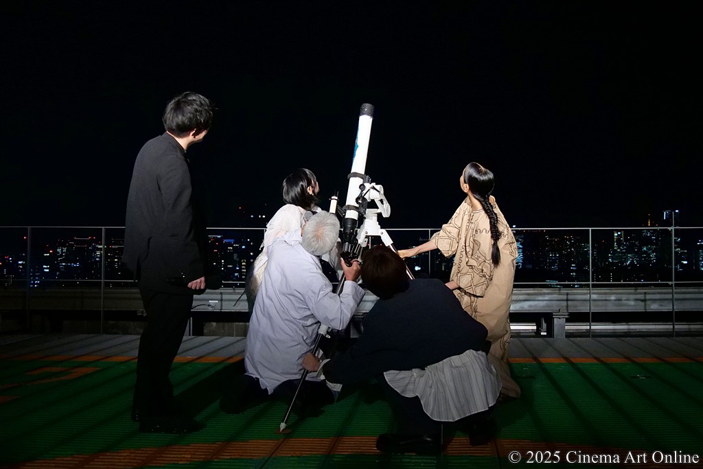 【写真】映画『この夏の星を見る』星空観測会イベント (桜田ひより、水沢林太郎、中野有紗、山元環監督、岡村典夫先生)