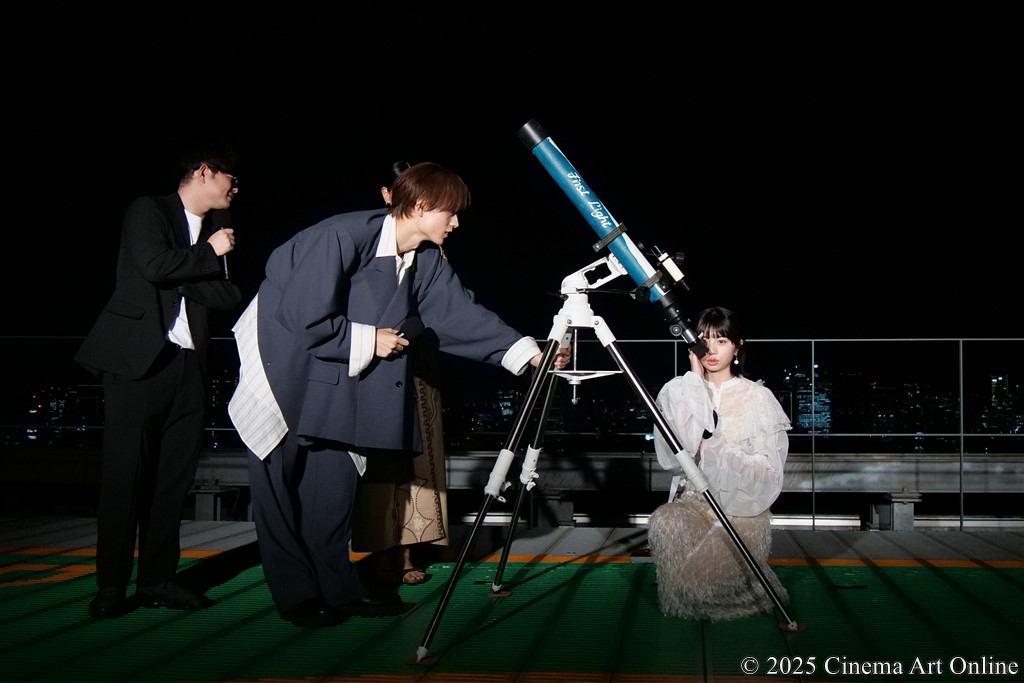 【写真】映画『この夏の星を見る』星空観測会イベント@新宿バルト9 屋上ヘリポート (桜田ひより、水沢林太郎、中野有紗、山元環監督)