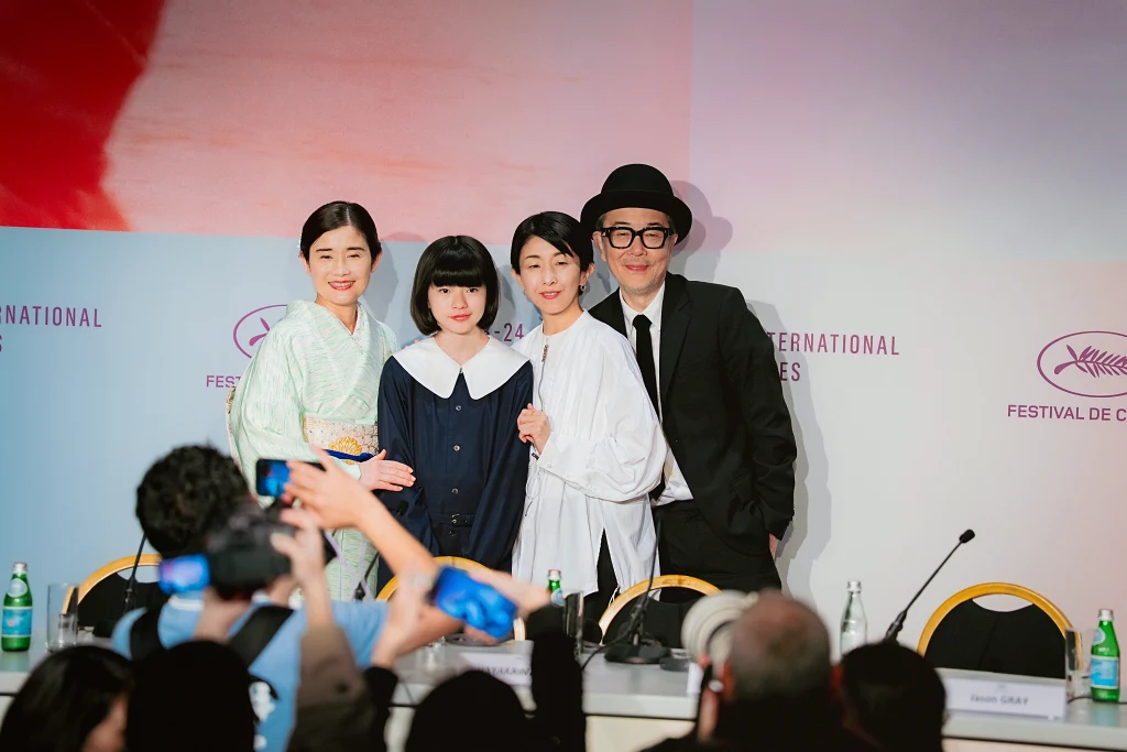 【写真】第78回カンヌ国際映画祭 コンペティション部門 映画『ルノワール』公式記者会見 (早川千絵監督、鈴木唯、石田ひかり、リリー・フランキー)