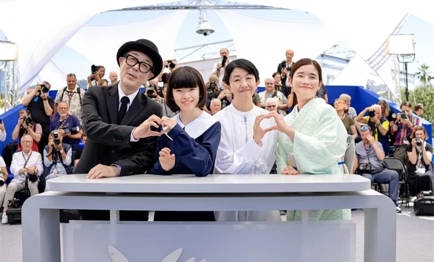 【写真】第78回カンヌ国際映画祭 コンペティション部門 映画『ルノワール』フォトコール (早川千絵監督、鈴木唯、石田ひかり、リリー・フランキー)