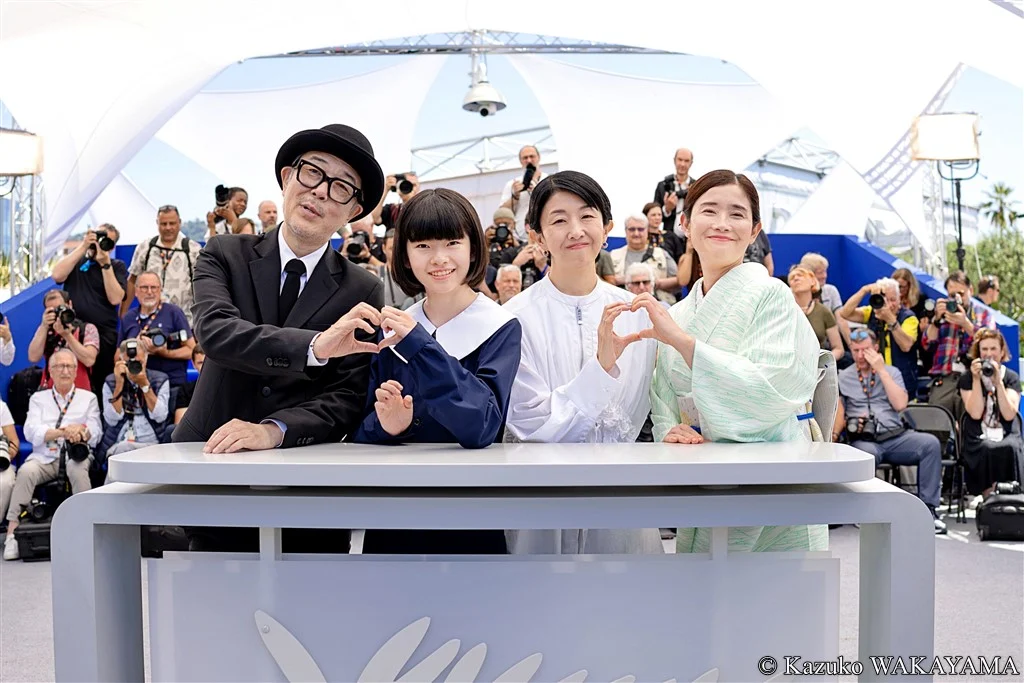 【写真】第78回カンヌ国際映画祭 コンペティション部門 映画『ルノワール』フォトコール (早川千絵監督、鈴木唯、石田ひかり、リリー・フランキー)