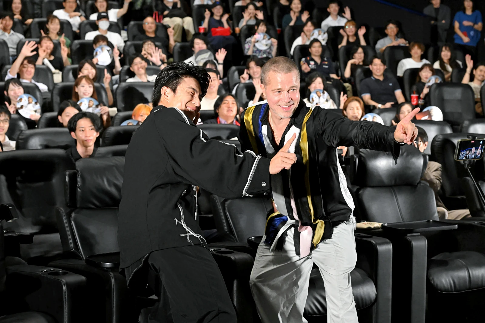 【写真】映画『F1®／エフワン』ブラッド・ピット来日舞台挨拶＠丸の内ピカデリー Dolby Cinema (ブラッド・ピット、中尾明慶)