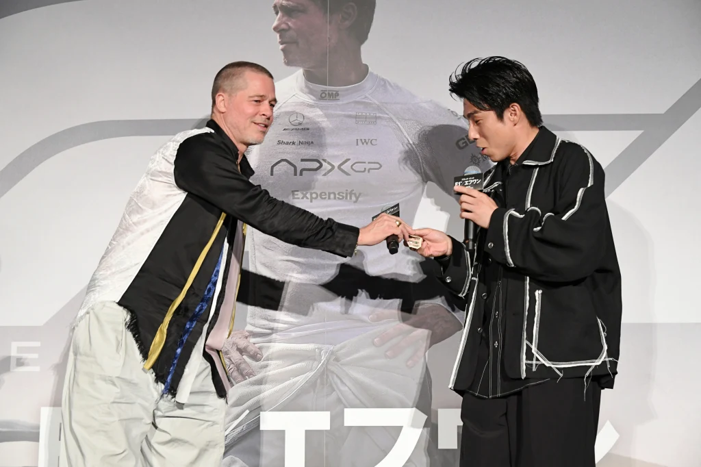 【写真】映画『F1®／エフワン』ブラッド・ピット来日舞台挨拶＠丸の内ピカデリー Dolby Cinema (ブラッド・ピット、中尾明慶)