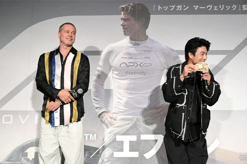 【写真】映画『F1®／エフワン』ブラッド・ピット来日舞台挨拶＠丸の内ピカデリー Dolby Cinema (ブラッド・ピット、中尾明慶)