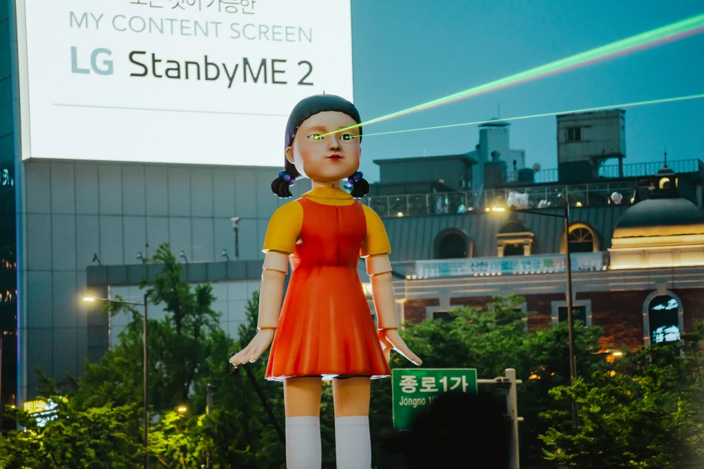 【写真】Netflixシリーズ「イカゲーム」シーズン3 韓国パレード・イベント (ヨンヒ人形)