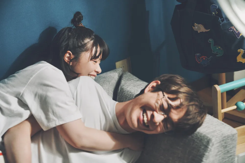 【画像】映画『佐藤さんと佐藤さん』メインカット