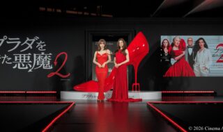 【写真】映画『プラダを着た悪魔２』ジャパンプレミア ランウェイステージ TWICE (MOMO、SANA)