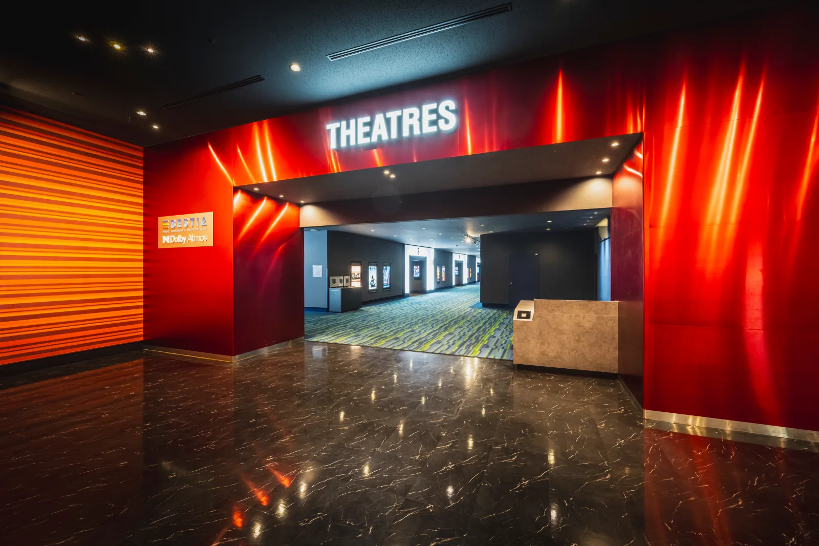【写真】CINEMA SUNSHIN (シネマサンシャイン三郷 劇場ロビー)