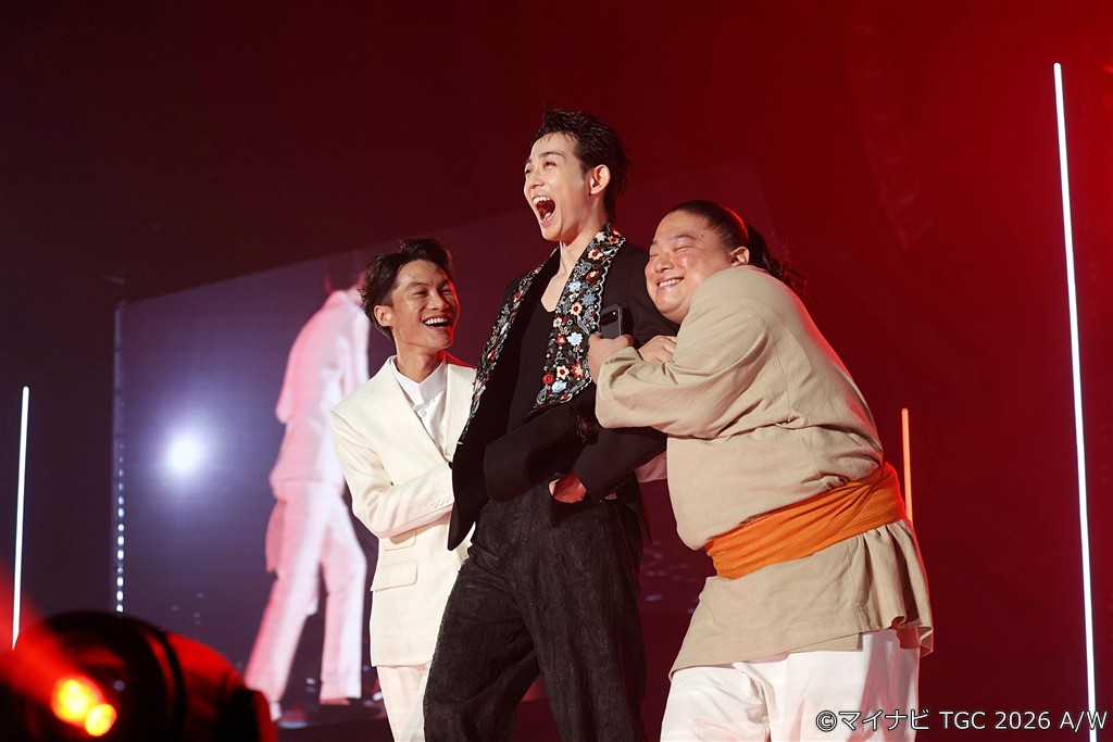 【写真】マイナビ TGC 2026 A/W TBS系日曜劇場『VIVANT』SPECIAL STAGE ランウェイ(竜星涼、オーム・タナパック、富栄ドラム)