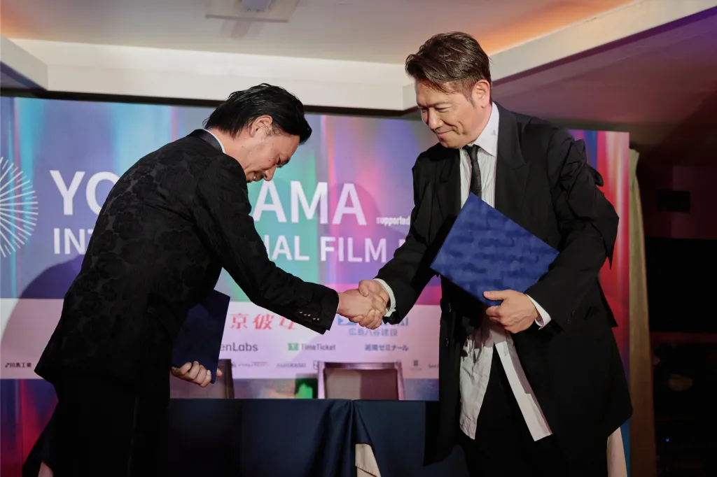【写真】第4回 横浜国際映画祭 船上パーティー (横浜国際映画祭 実行委員長 菅野充、SSFF & ASIA 代表 別所哲也)