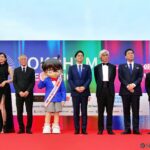 【写真】第4回 横浜国際映画祭 レッドカーペット (菅野充実行委員長、リン・チーリン、ジョニー・トー、江戸川コナン、山中竹春横浜市長、佐藤浩市、田川和人事務局長)