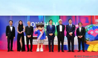 【写真】第4回 横浜国際映画祭 レッドカーペット (菅野充実行委員長、リン・チーリン、ジョニー・トー、江戸川コナン、山中竹春横浜市長、佐藤浩市、田川和人事務局長)
